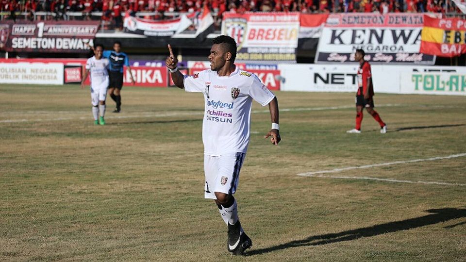 Yabes Roni melakukan selebrasi. Copyright: © Ian Setiawan/INDOSPORT
